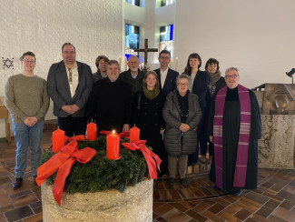 Der neue Kirchenvorstand der Kirchengemeinde Oberviechtach-Schönsee mit Pfarrer Klaus Stolz.